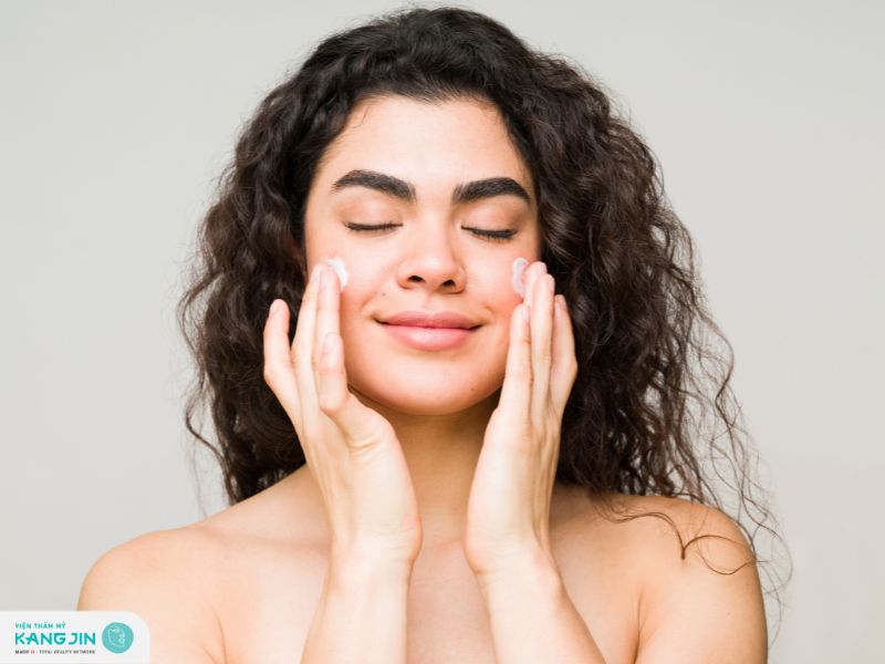 kem dưỡng ẩm mùa hè cho da hỗn hợp