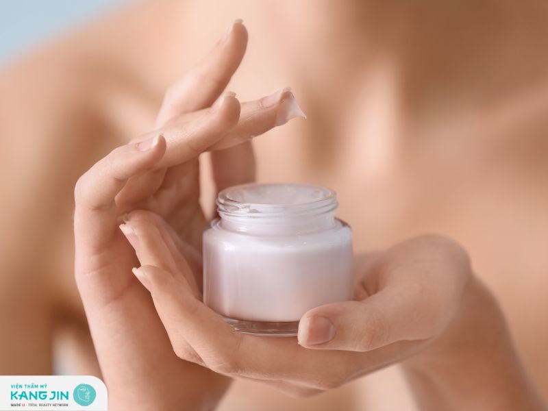 Một số sai lầm khi sử dụng kem dưỡng mùa hè khiến da nhanh xuống cấp mà bạn nên biết 