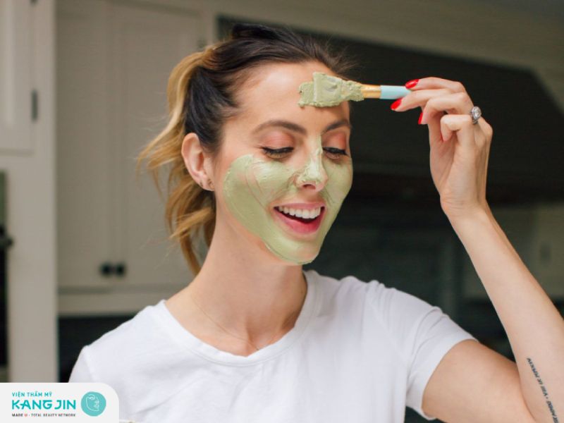 Dưỡng trắng da mặt bằng trà xanh 