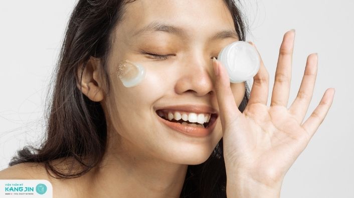 Lời khuyên dưỡng trắng da mặt cho da dầu từ chuyên gia da liễu