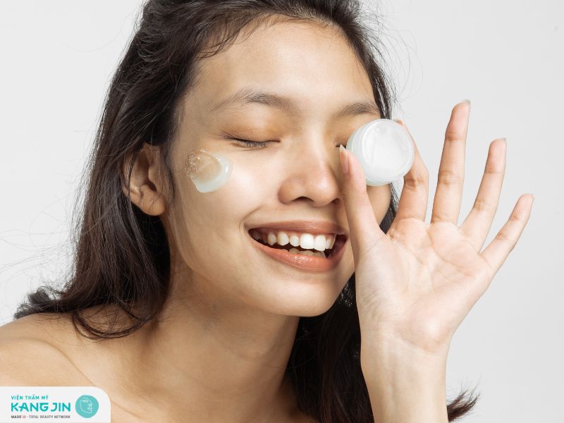 Cách dưỡng trắng da mặt cho da dầu từ chuyên gia da liễu