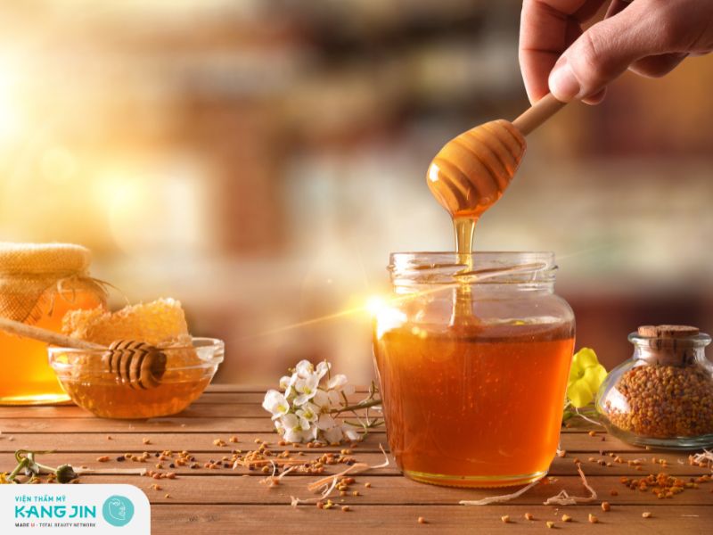 Dưỡng trắng và cấp ẩm cho da bằng mật ong 