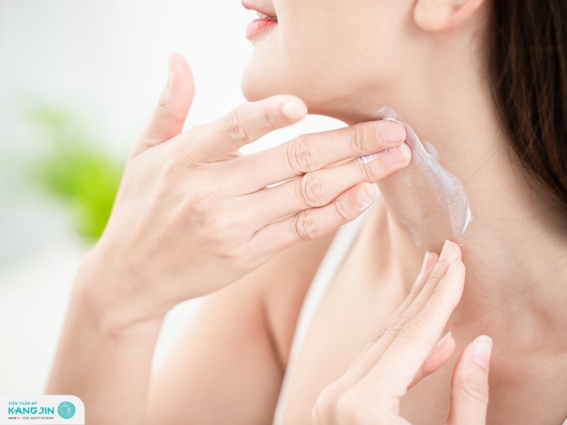 kem dưỡng trắng da ban ngày