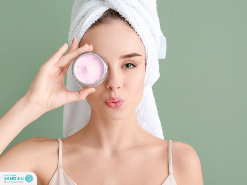 kem dưỡng trắng da ban ngày