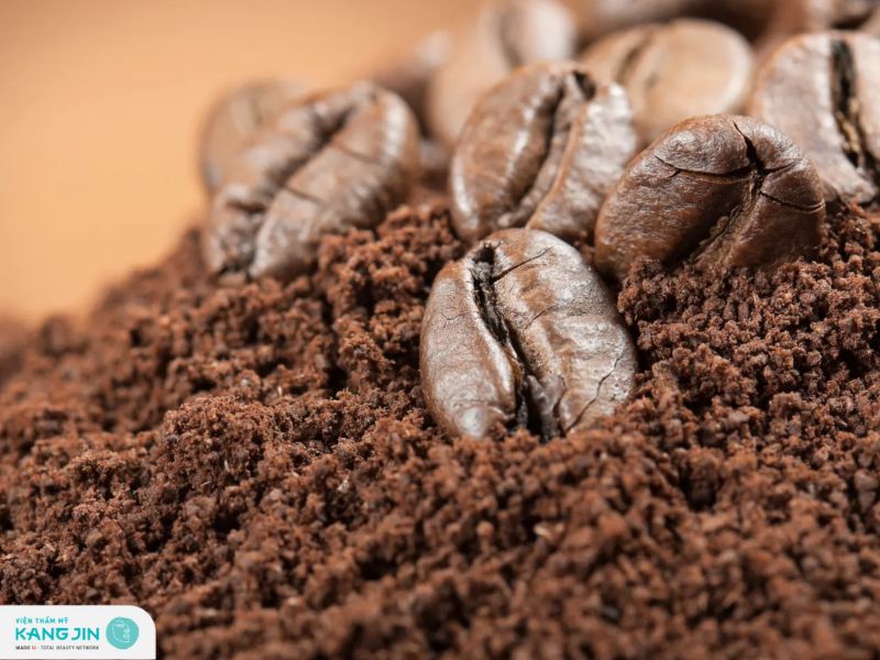 làm trắng da mặt bằng bã cà phê