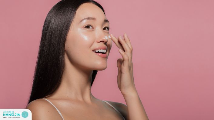 Tiêu chí chọn kem dưỡng ẩm cho da dầu hạn chế mụn trứng cá