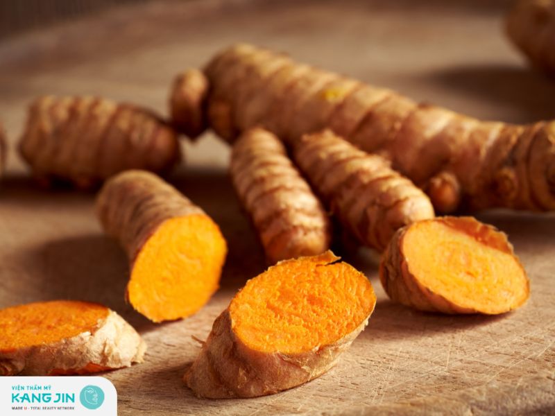 Trị thâm mụn bằng nghệ tươi