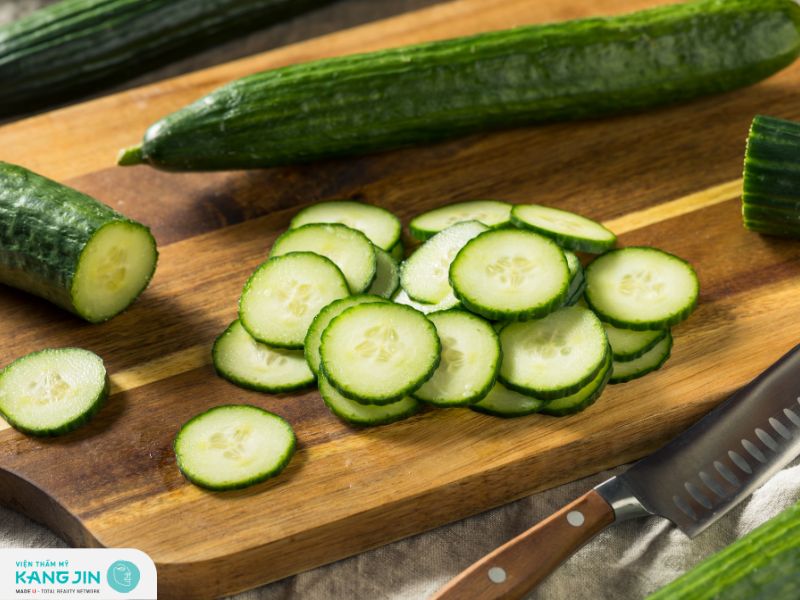 Cách hết nứt nẻ da mặt bằng dưa chuột