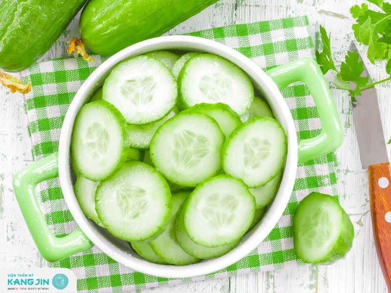 Mặt nạ trị thâm quầng mắt tại nhà bằng dưa leo 