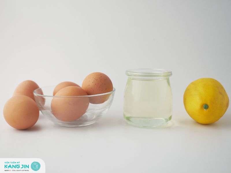 Kết hợp trứng và chanh làm mặt nạ chăm sóc da dầu mụn an toàn tại nhà 
