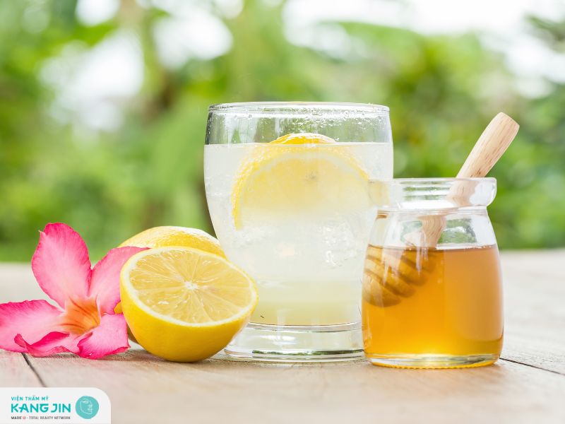 Uống gì để se khít lỗ chân lông to? Kết hợp mật ong và nước cốt chanh 