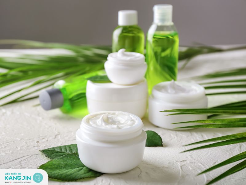 Kem dưỡng ẩm cần có acid hyaluronic và glycerin