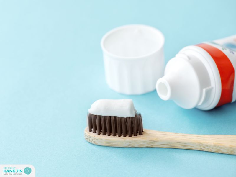 kem đánh răng