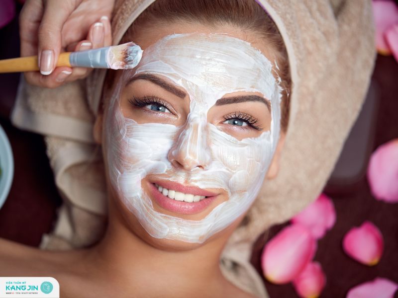 da bị mụn có nên đắp mặt nạ sữa chua