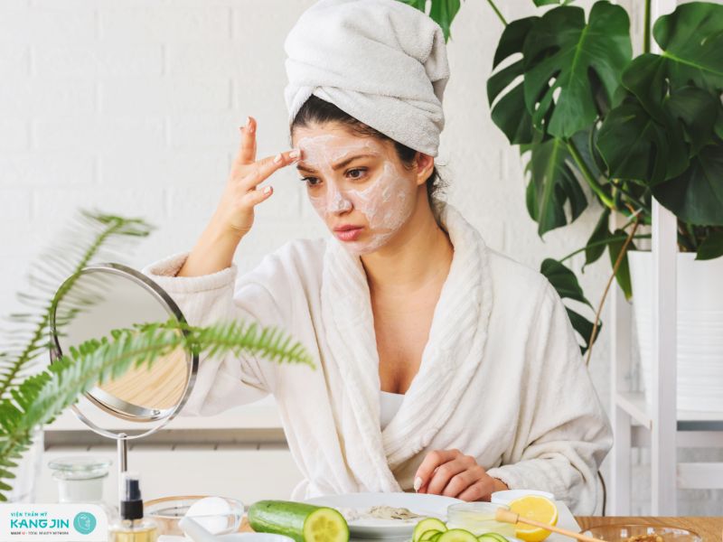 da bị mụn có nên đắp mặt nạ sữa chua