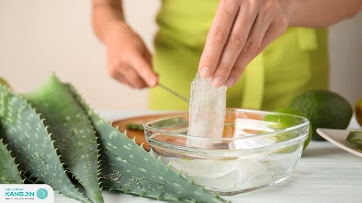 Công thức làm đẹp bằng nha đam đông đá trị mụn, dưỡng ẩm da