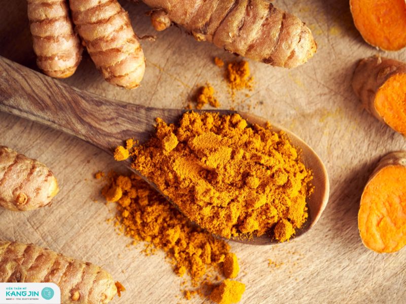 làm trắng da bằng bột nghệ