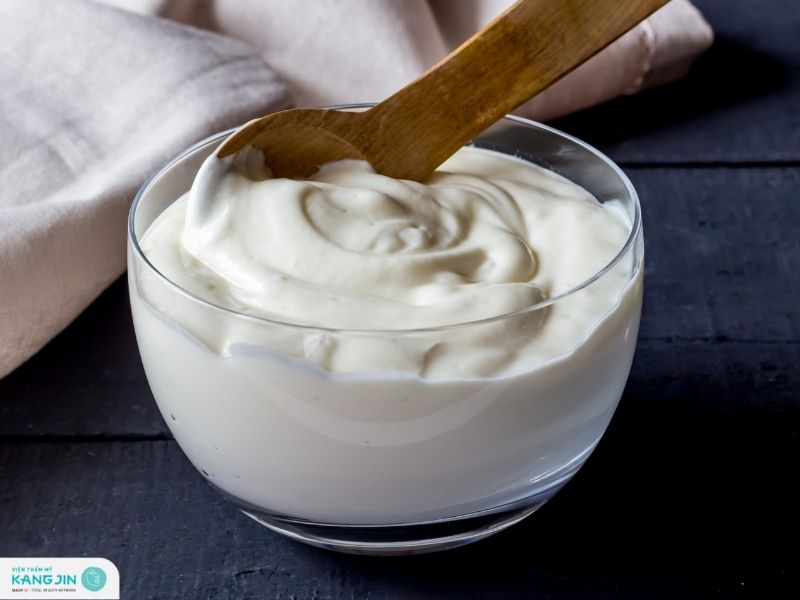 làm trắng da mặt bằng sữa chua không đường
