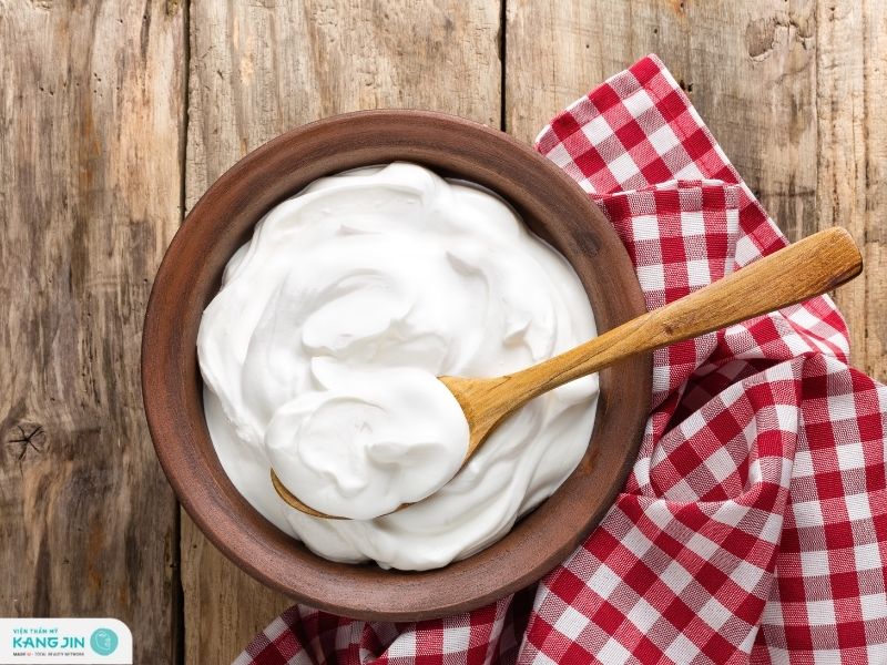làm trắng da mặt bằng sữa chua không đường