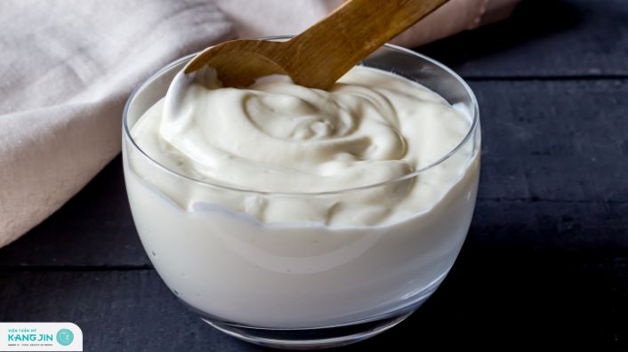 làm trắng da mặt bằng sữa chua không đường