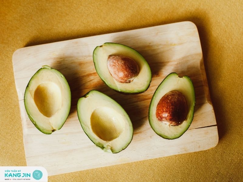 Làm trắng da mặt bằng sữa tươi không đường và bơ