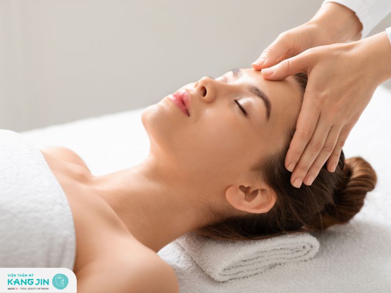 Bấm huyệt đúng là cách mát xa mặt chống chảy xệ tại nhà 