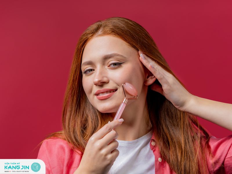 Hướng dẫn cách mát xa mặt chống chảy xệ làn da tại nhà 