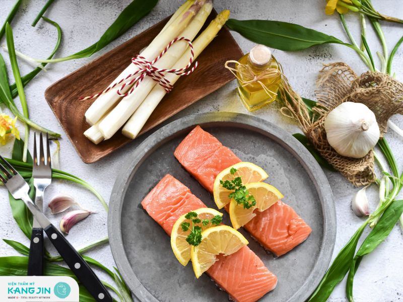 Cá chứa nhiều dưỡng chất giúp tái tạo và nuôi dưỡng làn da từ bên trong