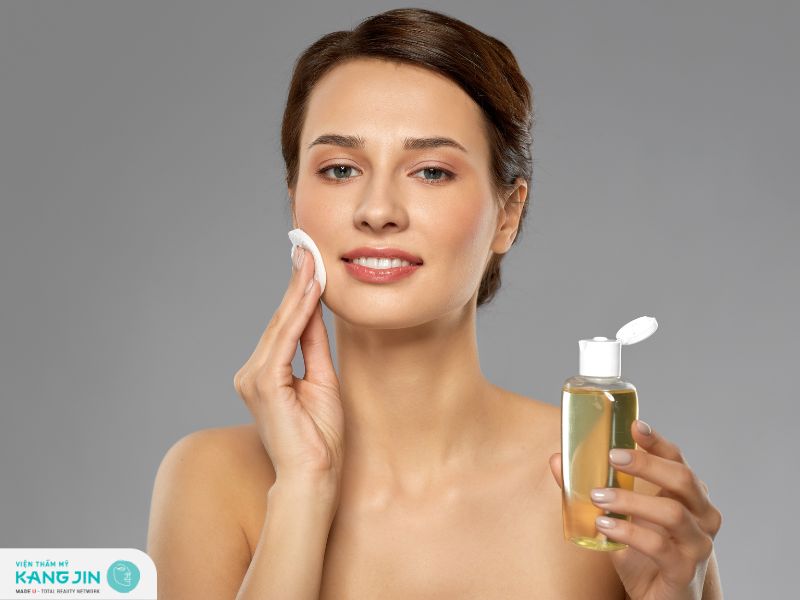 Sử dụng toner hàng ngày giúp se khít lỗ chân lông, dưỡng da khỏe đẹp