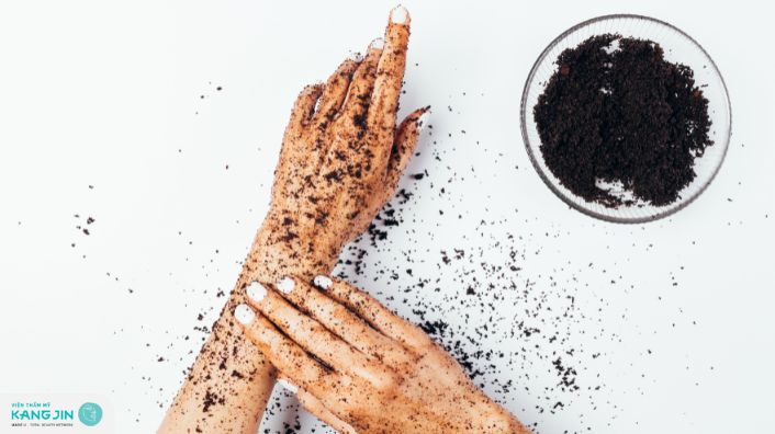 Công thức tẩy da chết bằng bã cafe cho da toàn thân sáng khỏe láng mịn