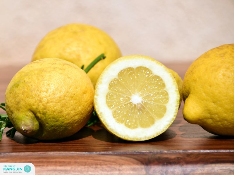 trị mụn bằng chanh