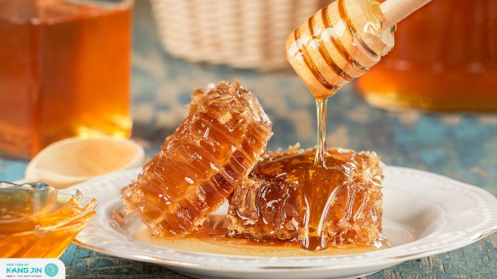 trị mụn bằng mật ong