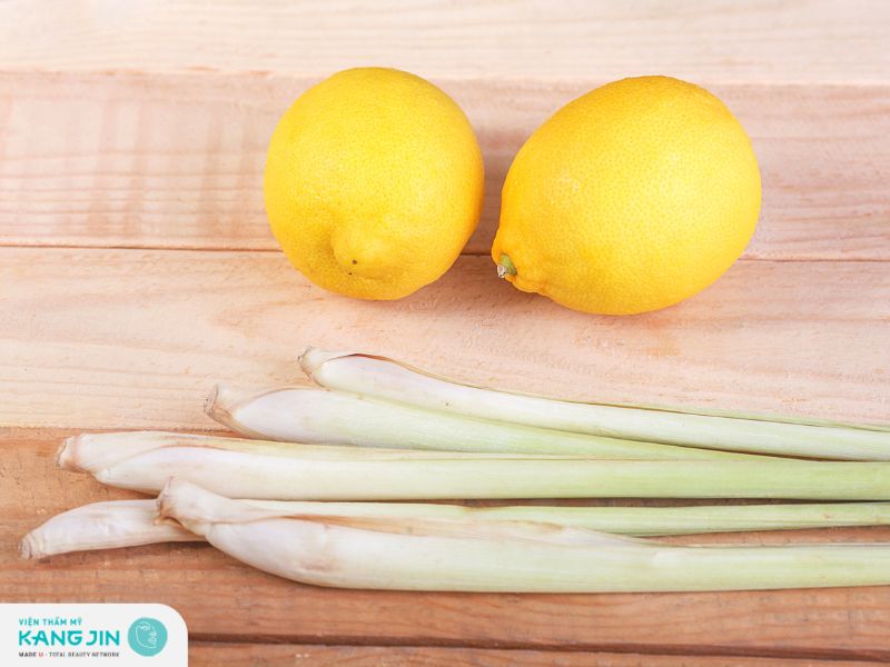 Công thức xông mặt trị mụn ẩn bằng sả và chanh 