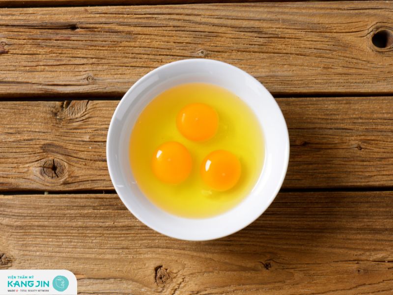 Trứng gà giúp tóc bóng khỏe