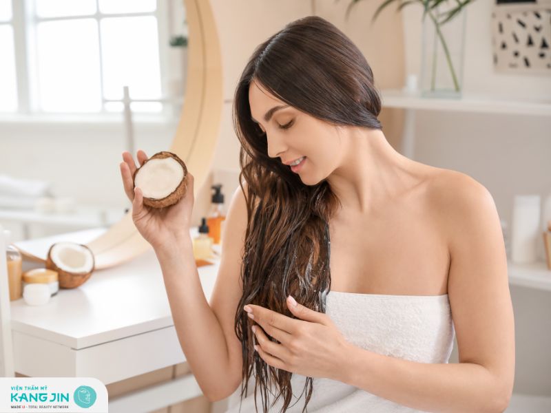 Hướng dẫn ủ tóc bằng dầu dừa giúp tóc suôn mượt tại nhà 