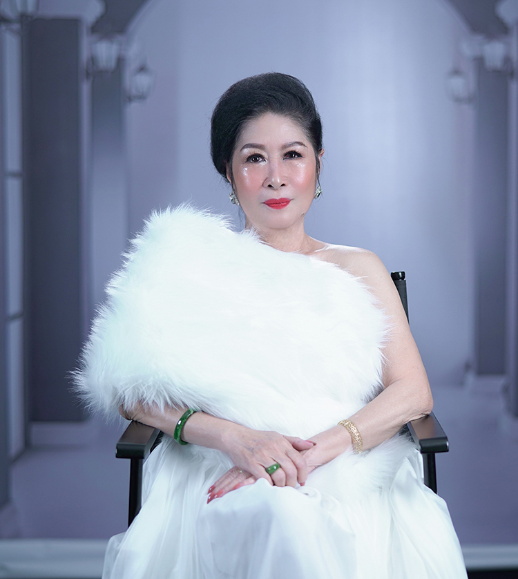 Nghệ sĩ kim phương sau khi trẻ hóa