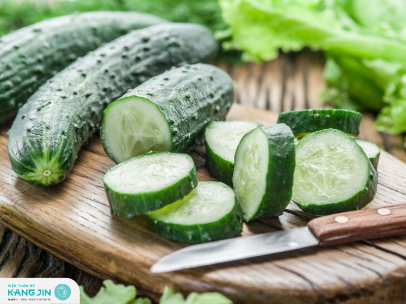 Dưa leo giúp se khít lỗ chân lông và cấp ẩm cho vùng da nách hiệu quả 