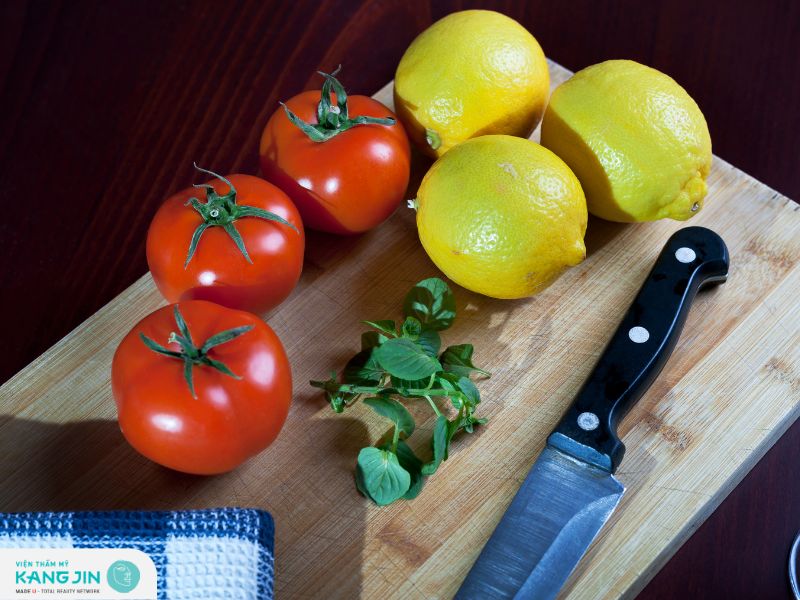 Mặt nạ chanh và cà chua làm trắng da hơn cho nam giới