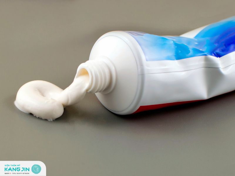 Kết hợp kem đánh răng và vỏ cam là cách trị mụn cóc hiệu quả