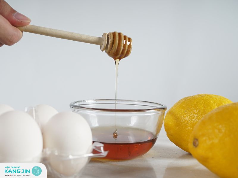Kết hợp trứng gà, chanh và mật ong làm mặt nạ dưỡng trắng da nhanh chóng