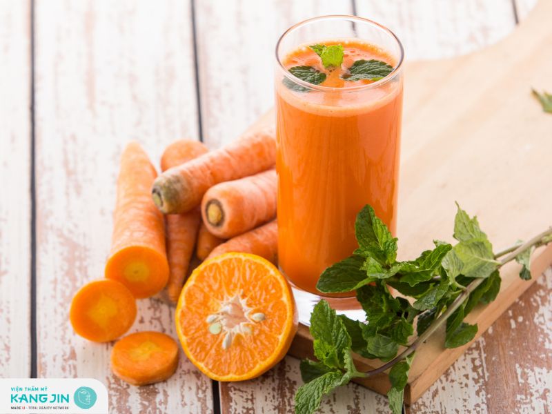 Nước ép cam và cà rốt giúp dưỡng trắng da