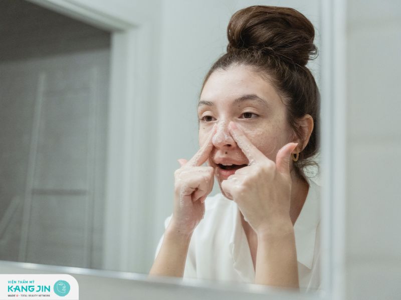 Làm sạch da là bước quan trọng không thể thiếu trong quy trình skincare buổi sáng