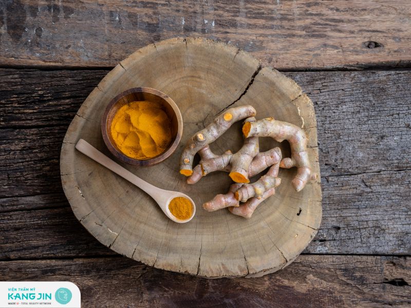 Hướng dẫn cách trị thâm chân bằng nghệ tươi tại nhà 