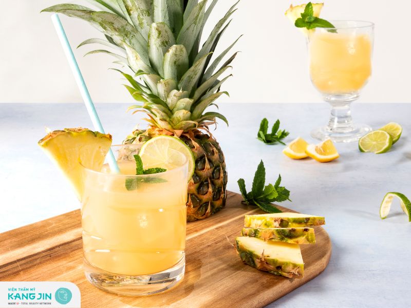 Uống nước ép cam dứa dưỡng trắng da hiệu quả