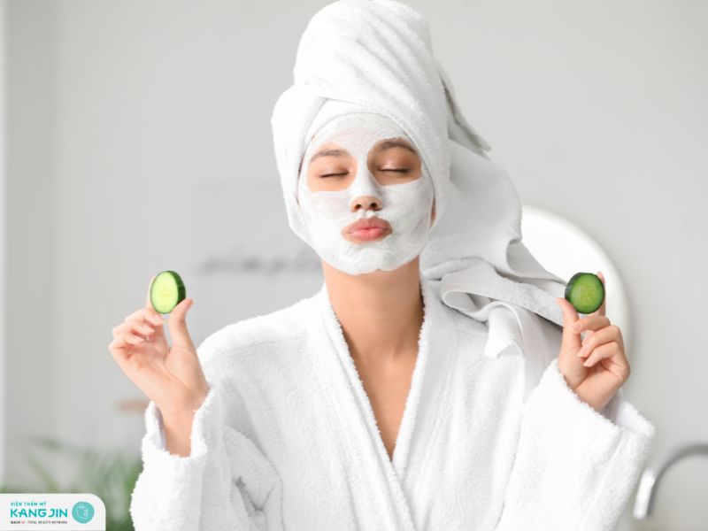 đắp mặt nạ dưỡng da