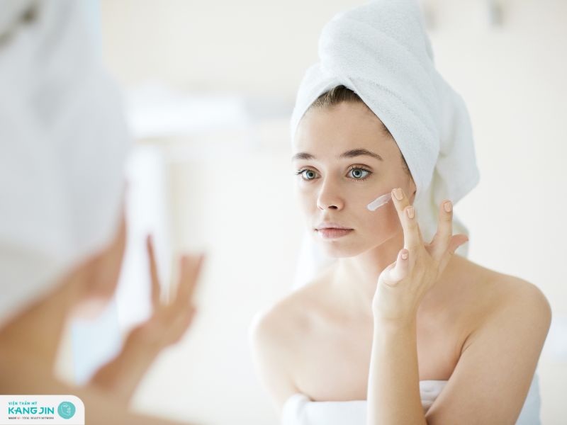 sử dụng kem dưỡng ẩm