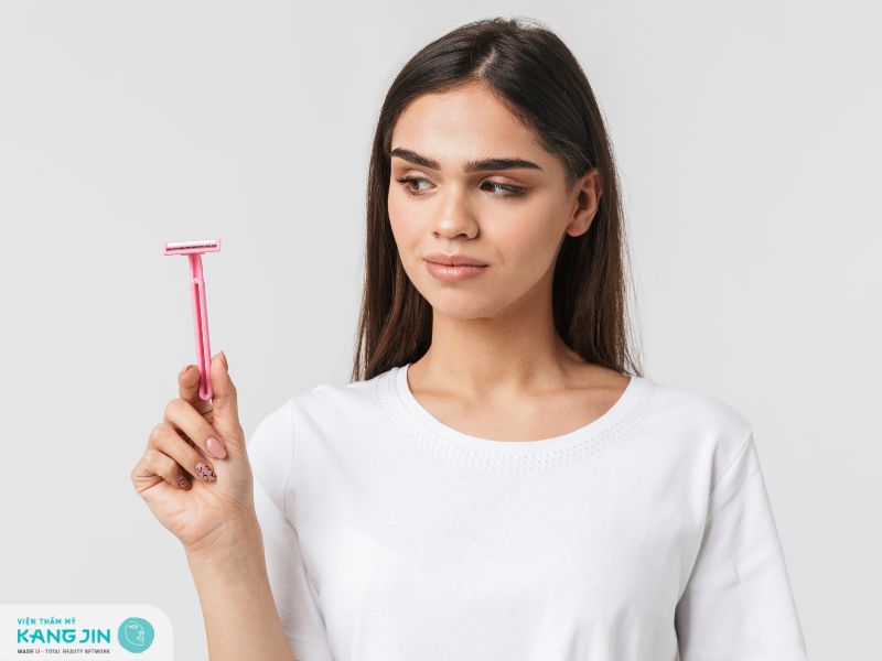 Da mụn có nên cạo lông mặt không là vấn đề được nhiều người quan tâm