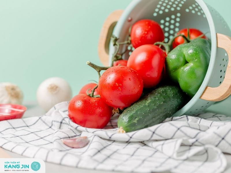 Kết hợp dưa leo và cà chua làm mặt nạ dưỡng da tự nhiên tại nhà