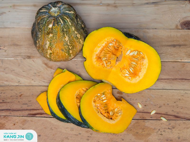 Cách làm mặt nạ bí đỏ dưỡng trắng da tại nhà đơn giản, hiệu quả 