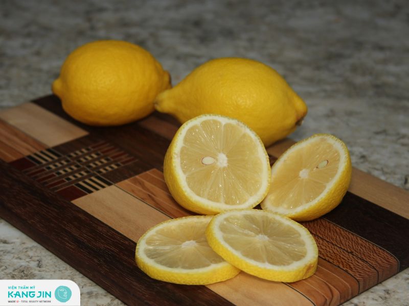 Dùng chanh tươi làm mẹo chữa sẹo lồi dân gian hiệu quả 